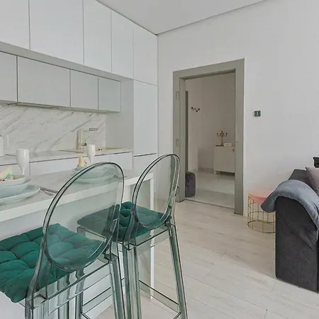 Zimna Family アパート *